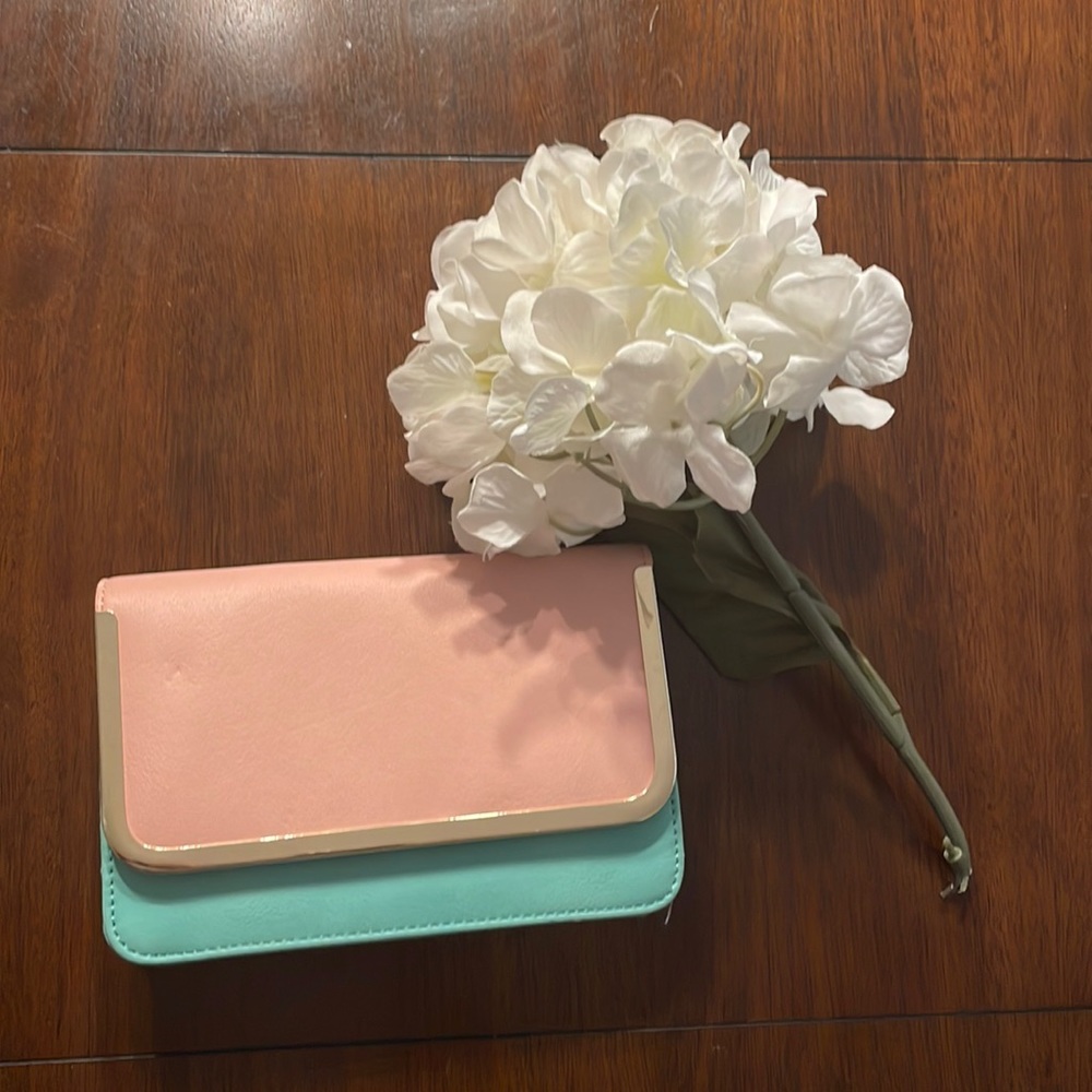 Crossbody Pink & Teal Purse!